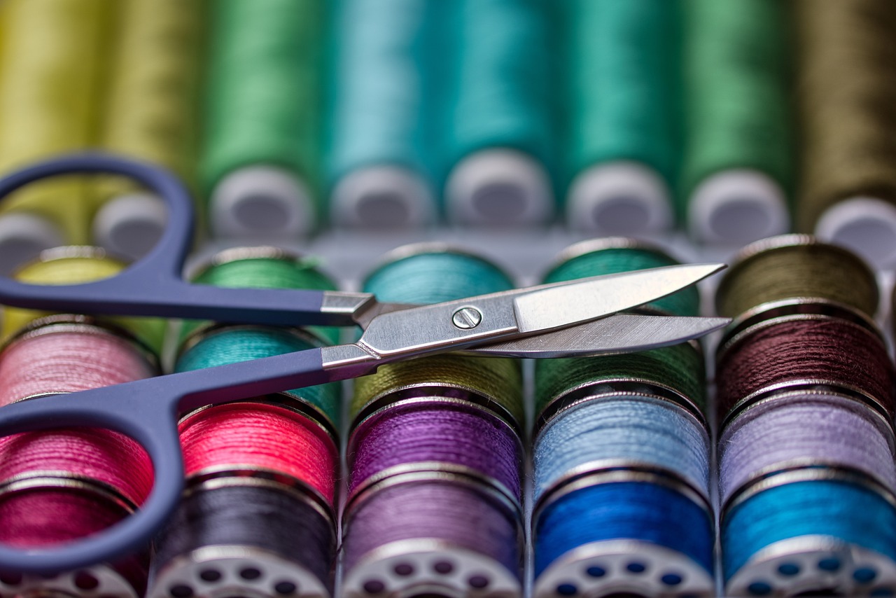 Louise Thill | Product Designer freelance background image