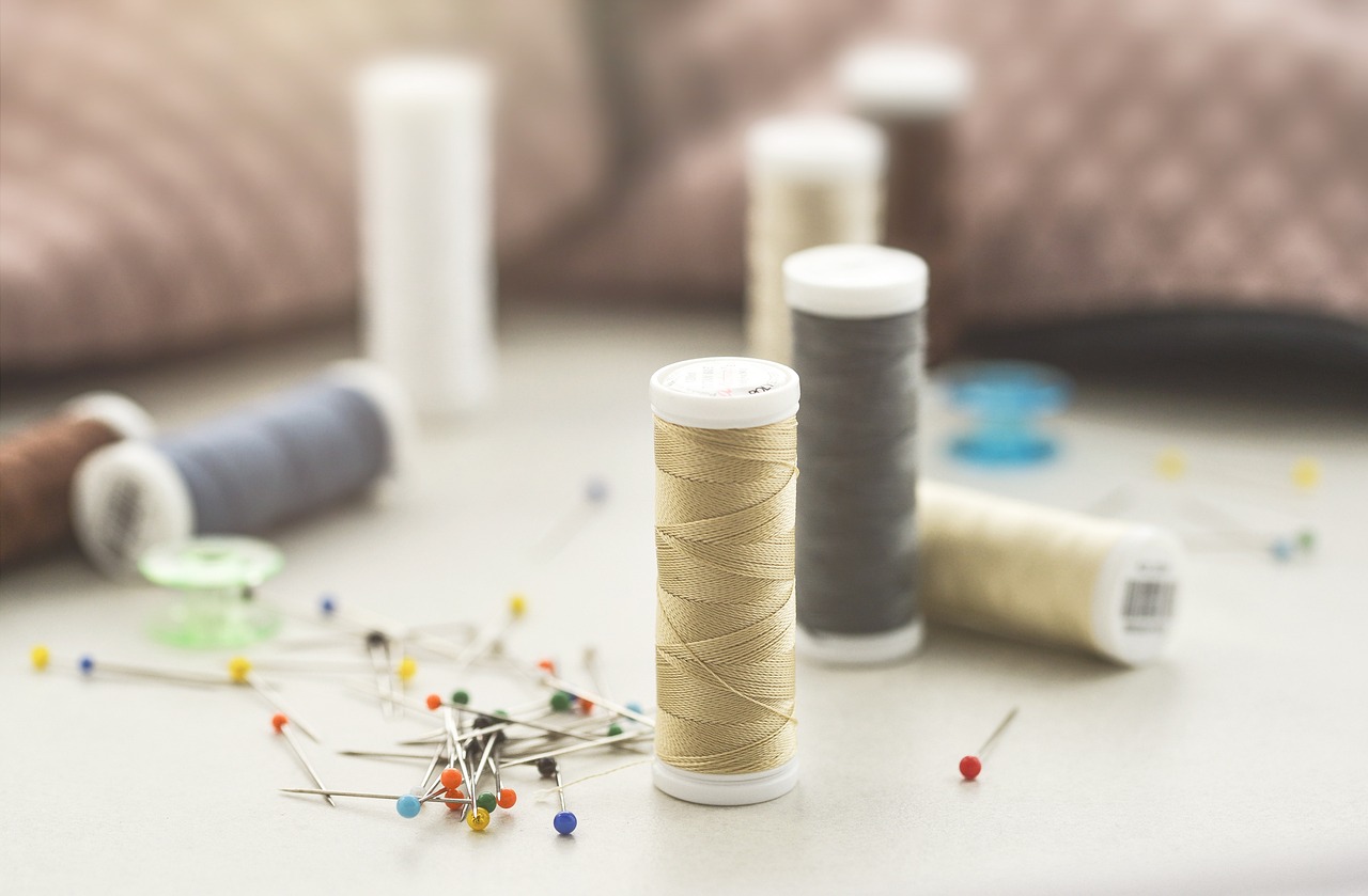 Louise Thill | Product Designer freelance background image